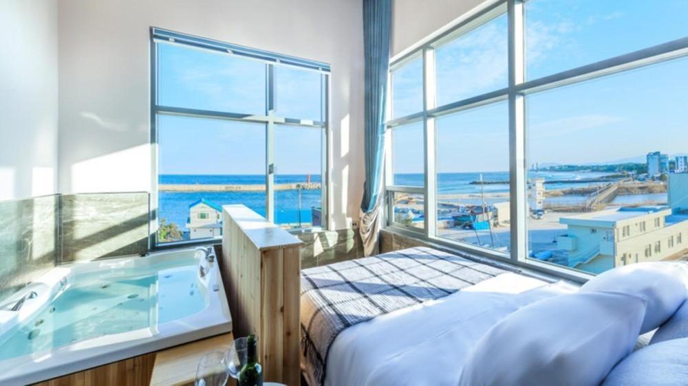 Gangneung Pier 86 Spa Pension Szoba fotó